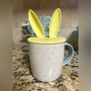 Brand new coffee mug with silicone bunny ear removable lid.